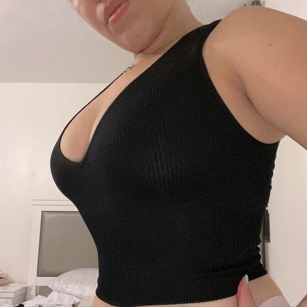 V black Top